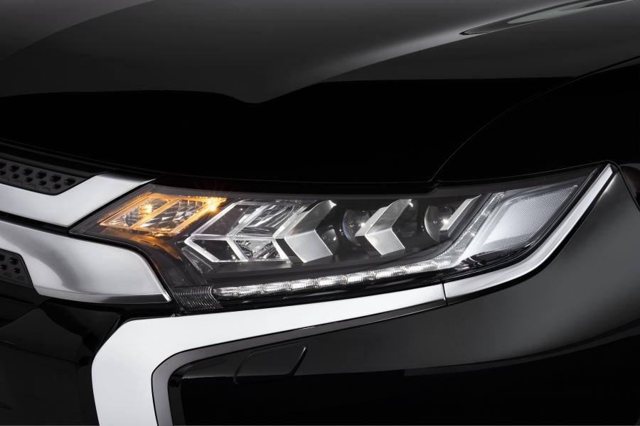 Детали экстерьера Mitsubishi Outlander HPE-S 2018 года  (LA) (фото 18 из 40)